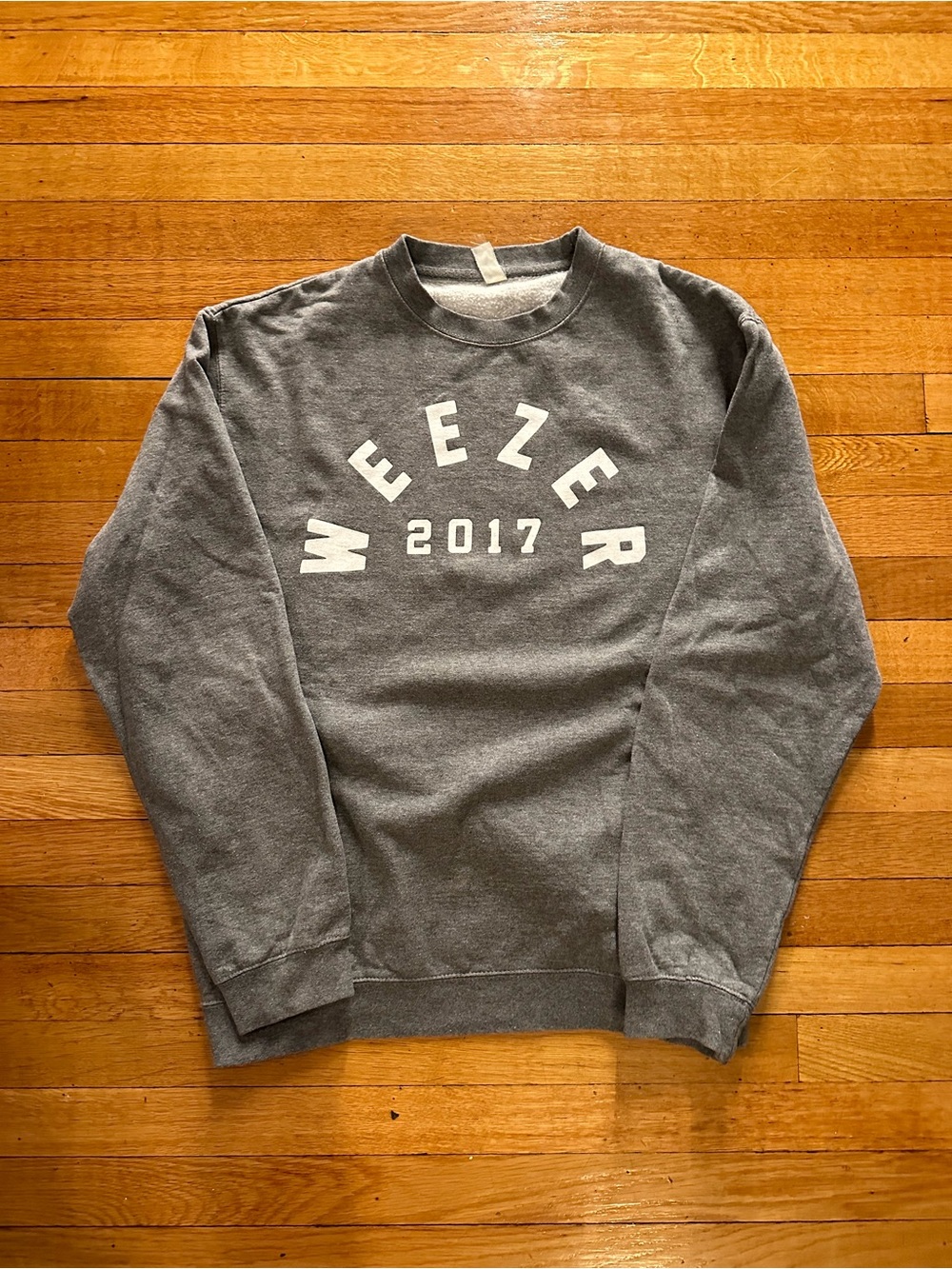 Weezer 2017 UK Men's Dark Gray Pullover Sweatshirt size L official merch 22x29